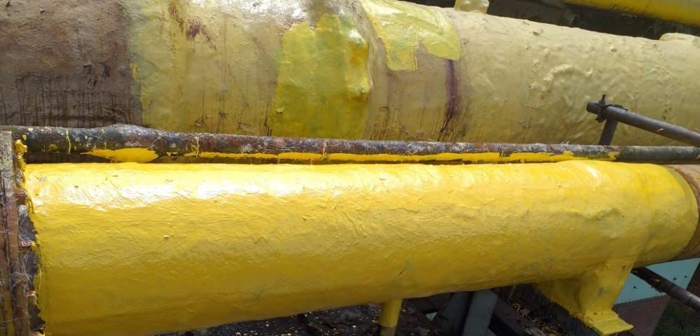 Dois trechos de tubulação altamente corroída recuperados com laminação e acabamento amarelo